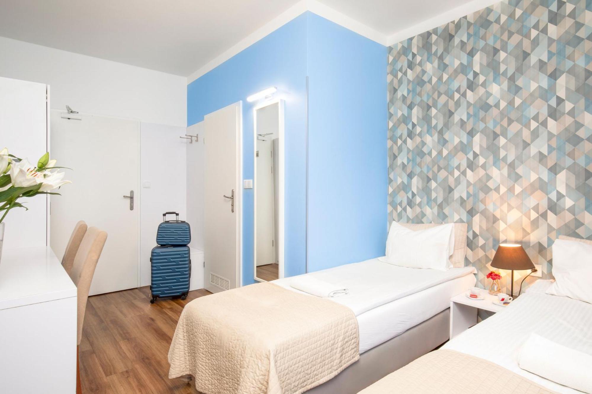 Deluxe Twin Room Private Bathroom