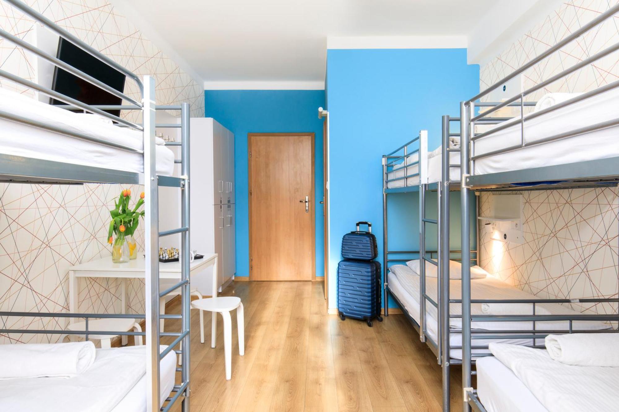 Bed 6-Bed Dormitory Room